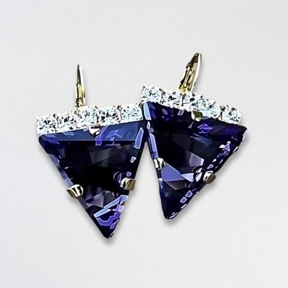 Handcrafted Swarovski Earrings Triangle-Shaped Crystal Gold-Tone Leverback W NWT - Picture 1 of 5